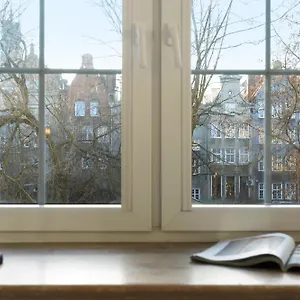 Elite Hamptons Old Town Apartment